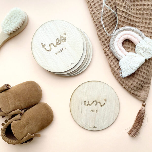 Baby wood tarjeta embarazo madera personalizada